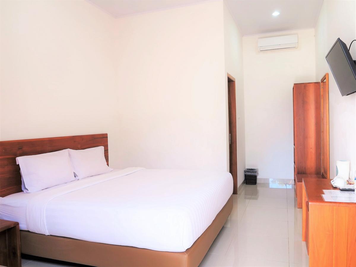 Tanto Hotel Waingapu Exterior foto